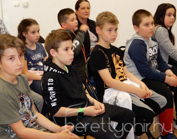 Anya csak egy van - kiállításmegnyitó 03